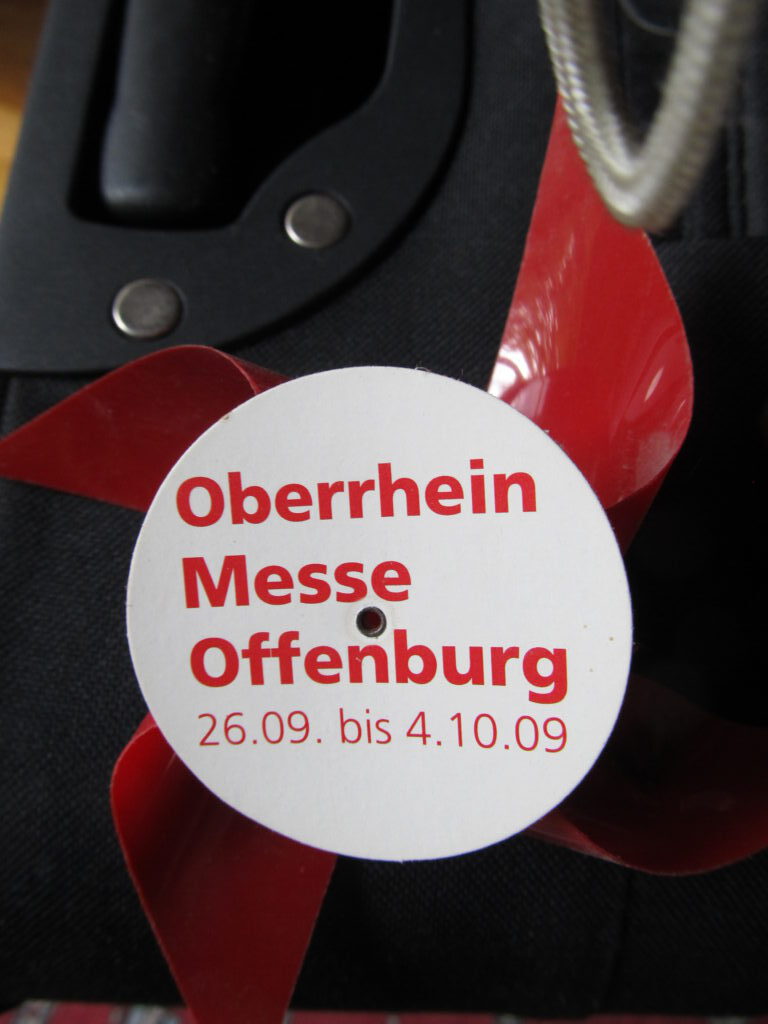 Außer-Haus-Veranstaltung auf der Oberrhein Messe 2024 – 100 Jahre Oberrhein Messe – Zeitreise mit Elmar Langenbacher und Ursula Hass in die Siebziger mit der Oma am Mittwoch, 2. Oktober 2024, 16 Uhr in der Halle 4