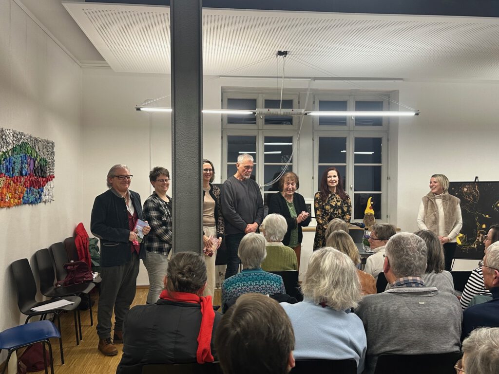 Erfolgreiche literarische Reise beim AutorenRegioTreff mit fünf Autoren und zwei Künstlern in der Offenburger Stadtbibliothek
